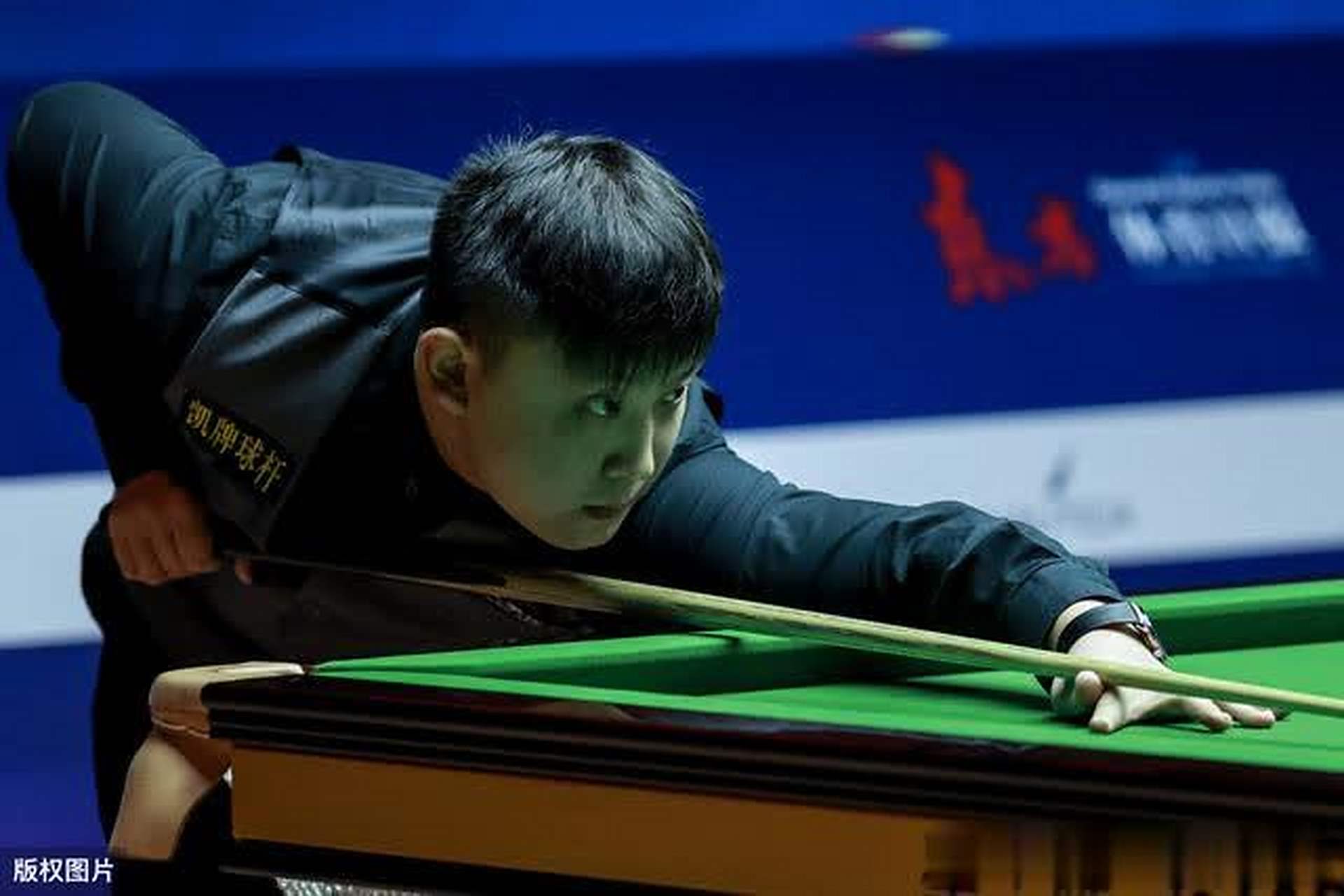 仅是表面上 仅是表面上